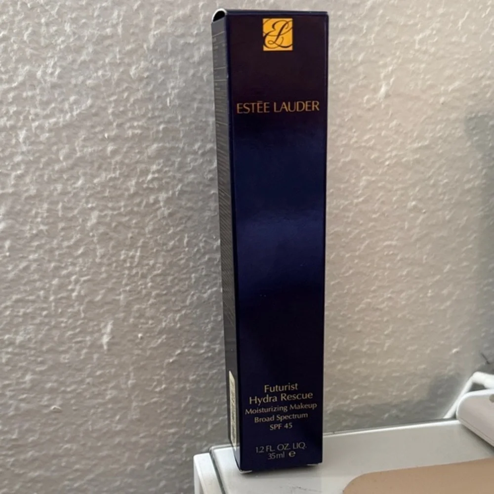 Estée Lauder Futurist Hydra Rescue Makeup
